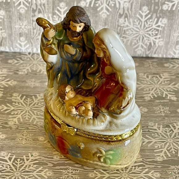 Blessed Family Nativity Lusterware Trinket Pill Box EUC - Picture 3 of 16